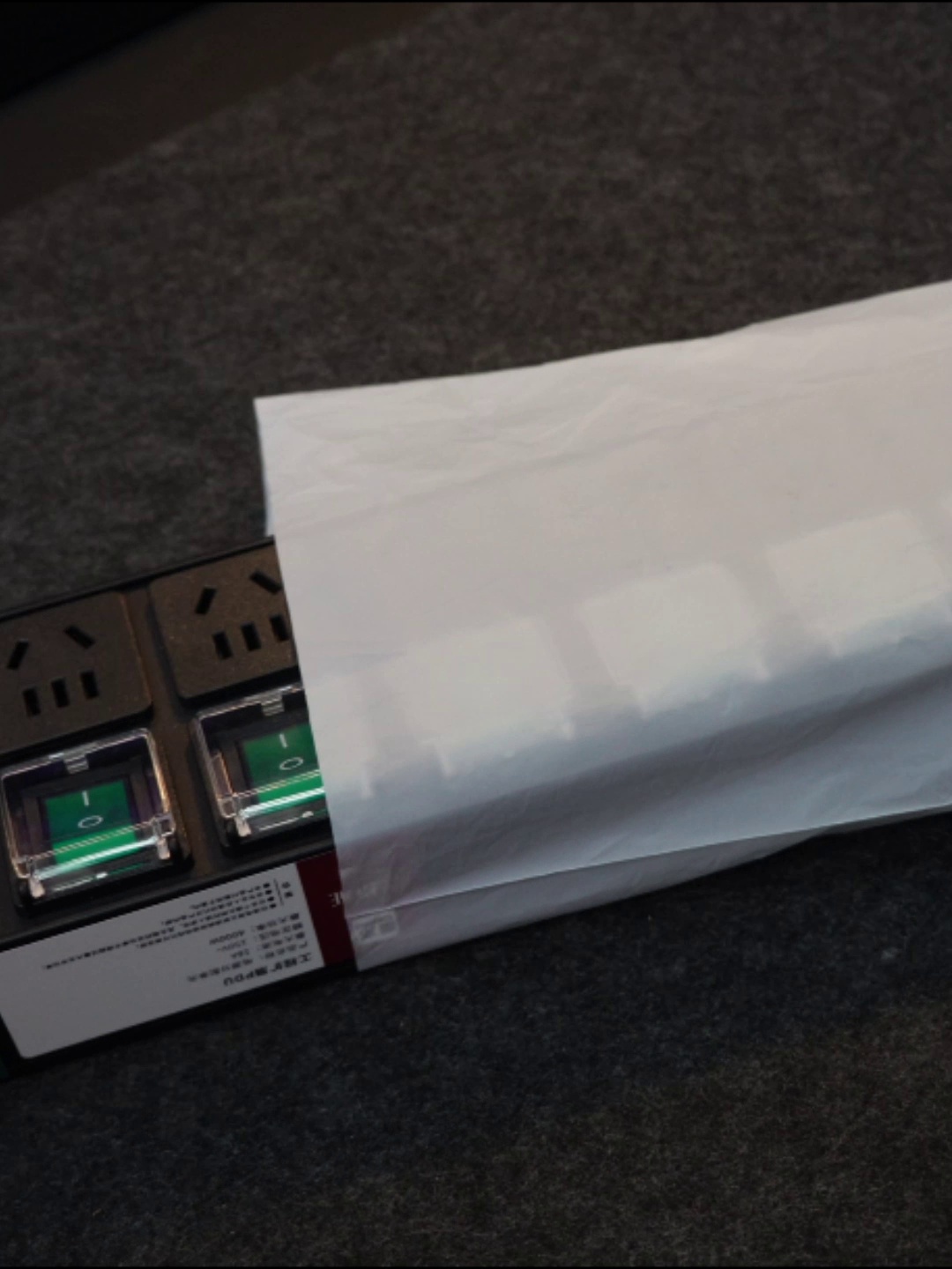 電競桌面插座還能這么卷？德木品牌如何憑實力在辦公設備賽道“贏麻了”